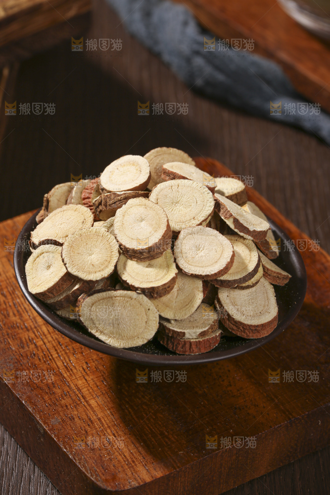 木底上的甘草片