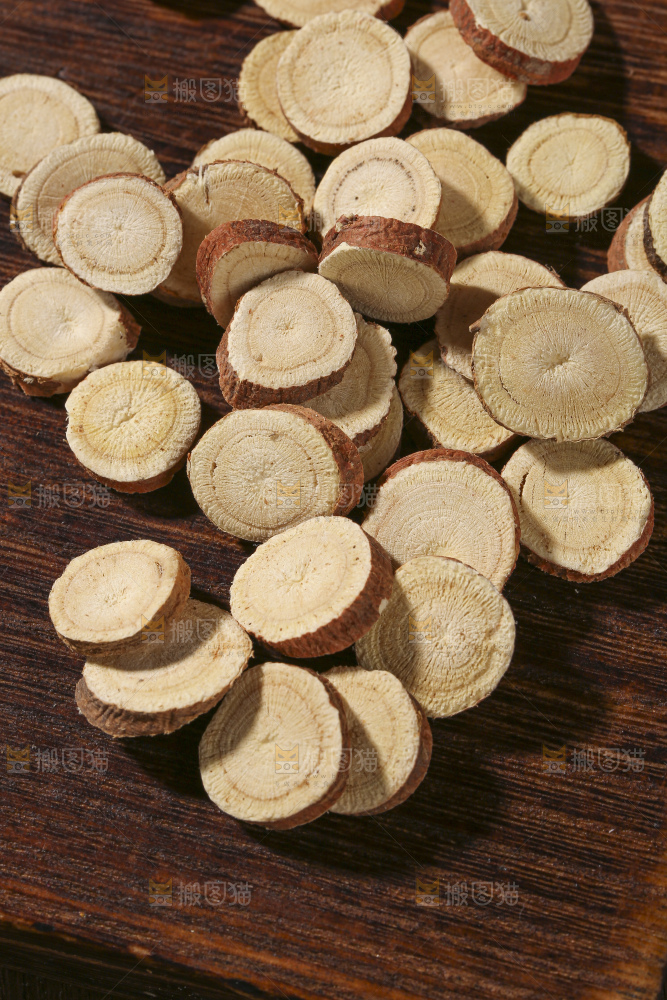 木底上的甘草片