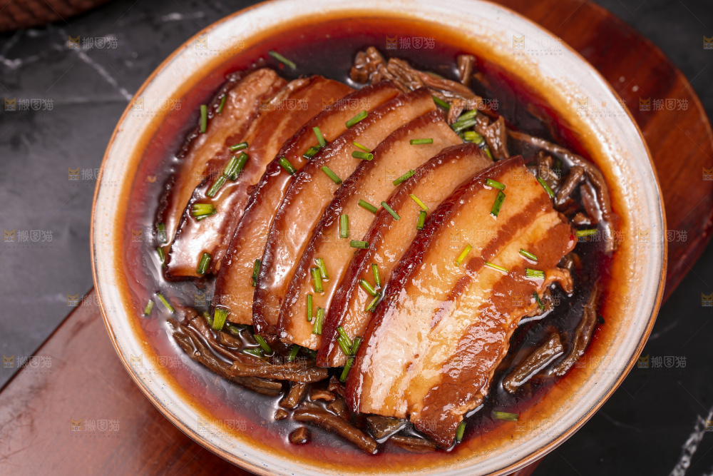 深底上的干豆角扣肉