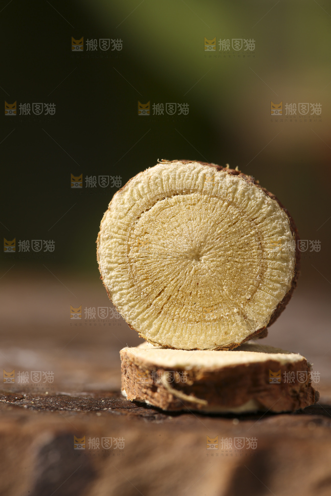 木底上的甘草片