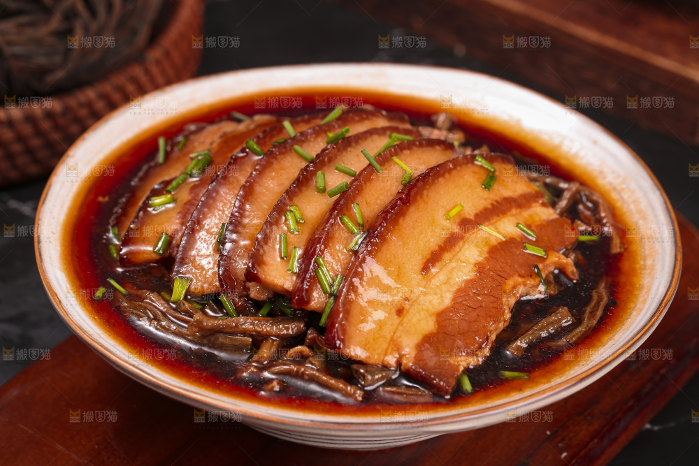 深底上的干豆角扣肉
