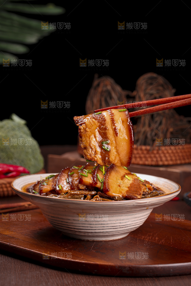 深底上的干豆角扣肉