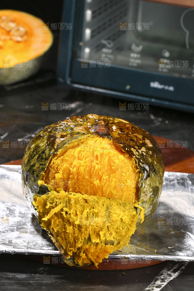 深底上的银栗南瓜