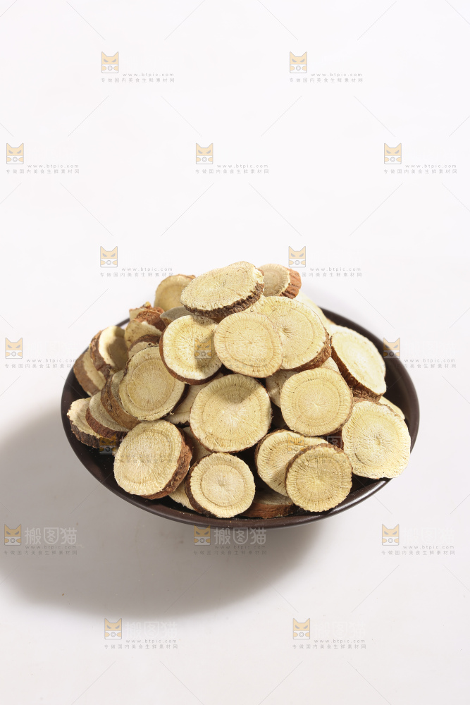 白底上放着甘草片