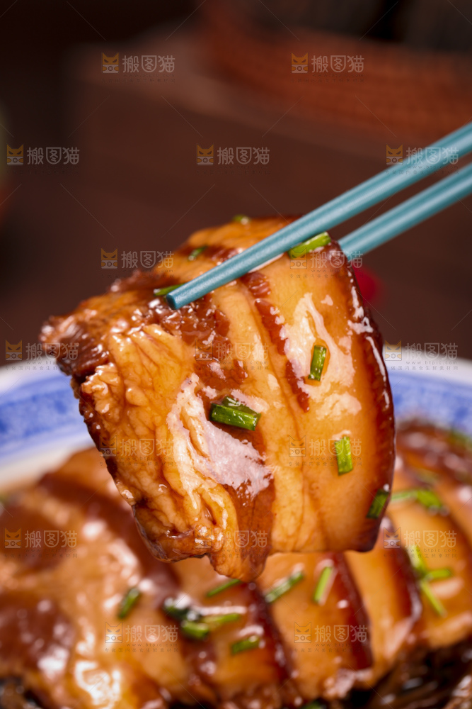 深底上的干豆角扣肉