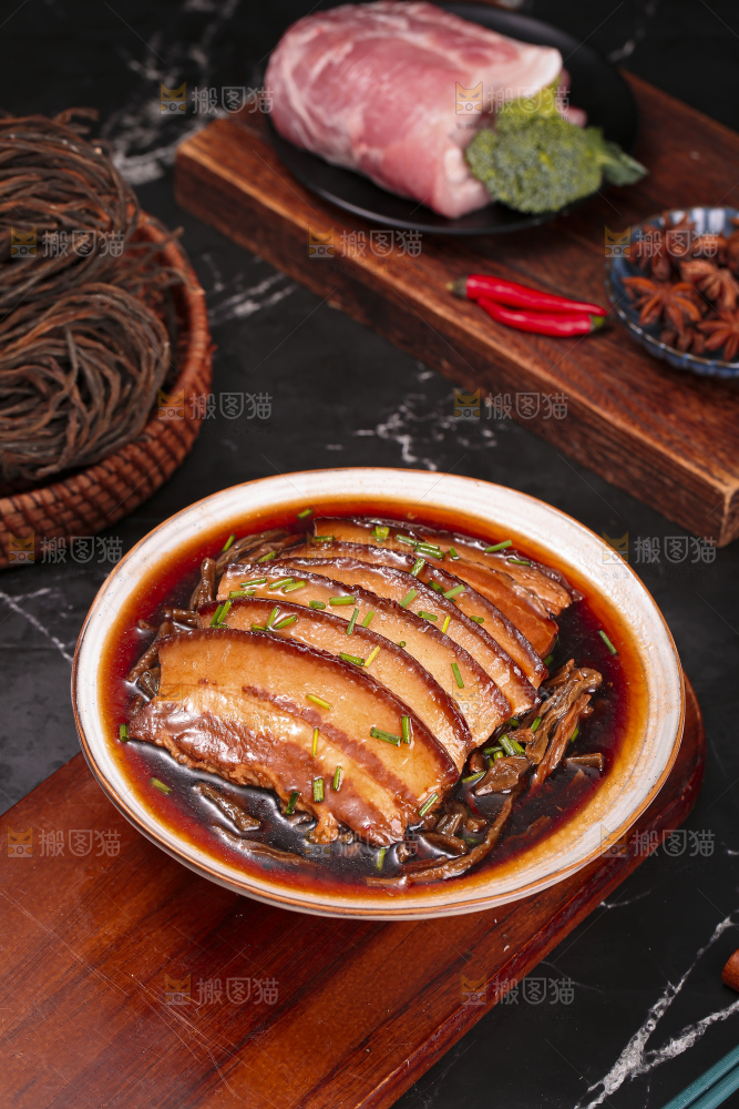 深底上的干豆角扣肉