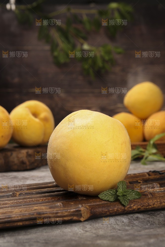 深底上的锦绣黄桃