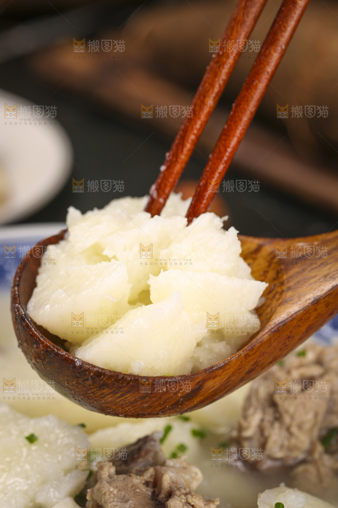 深底上的山药排骨汤