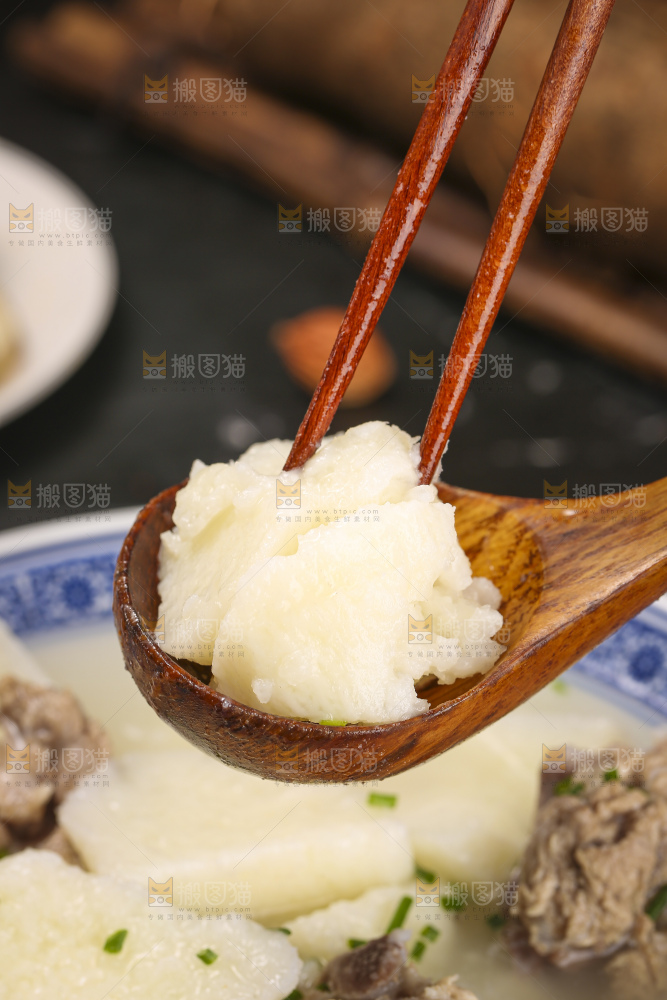 深底上的山药排骨汤
