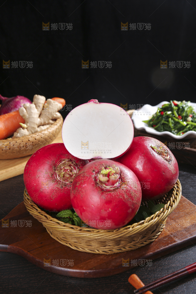 深底上的红萝卜
