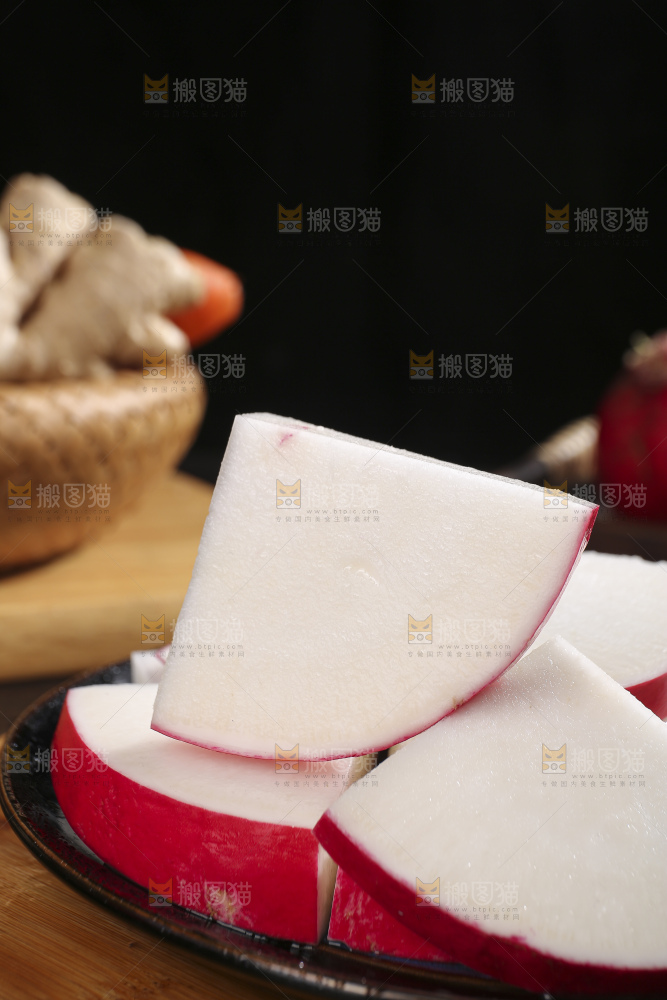 深底上的红萝卜