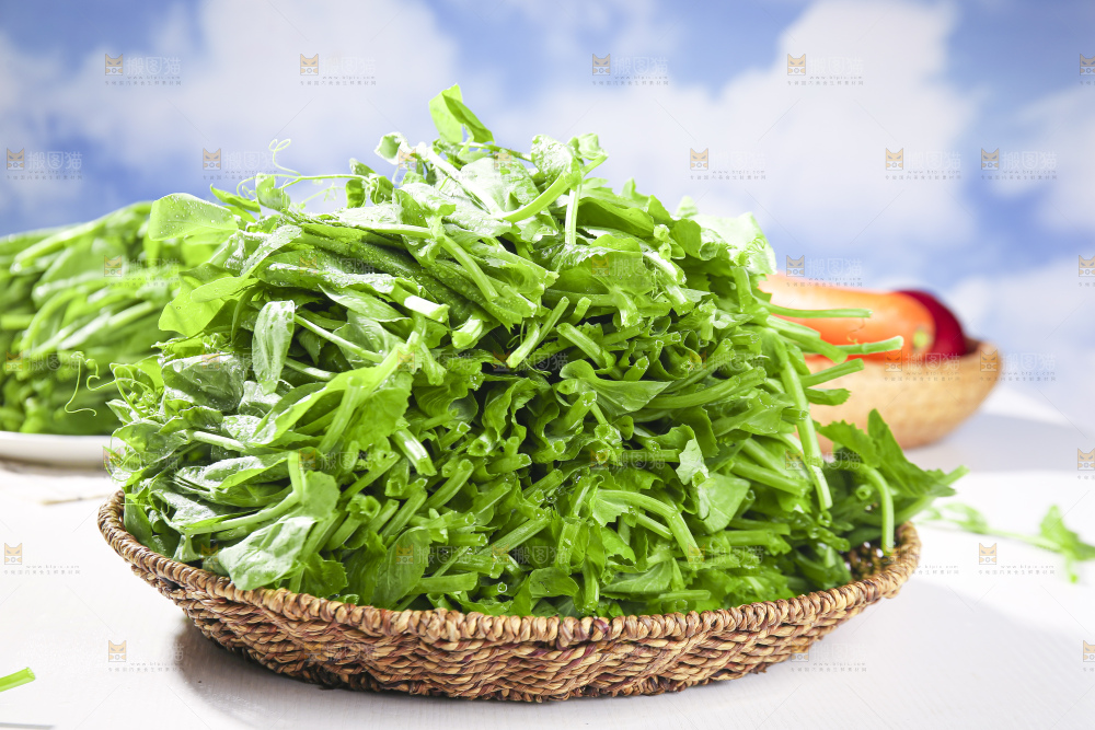 浅底上的豌豆尖