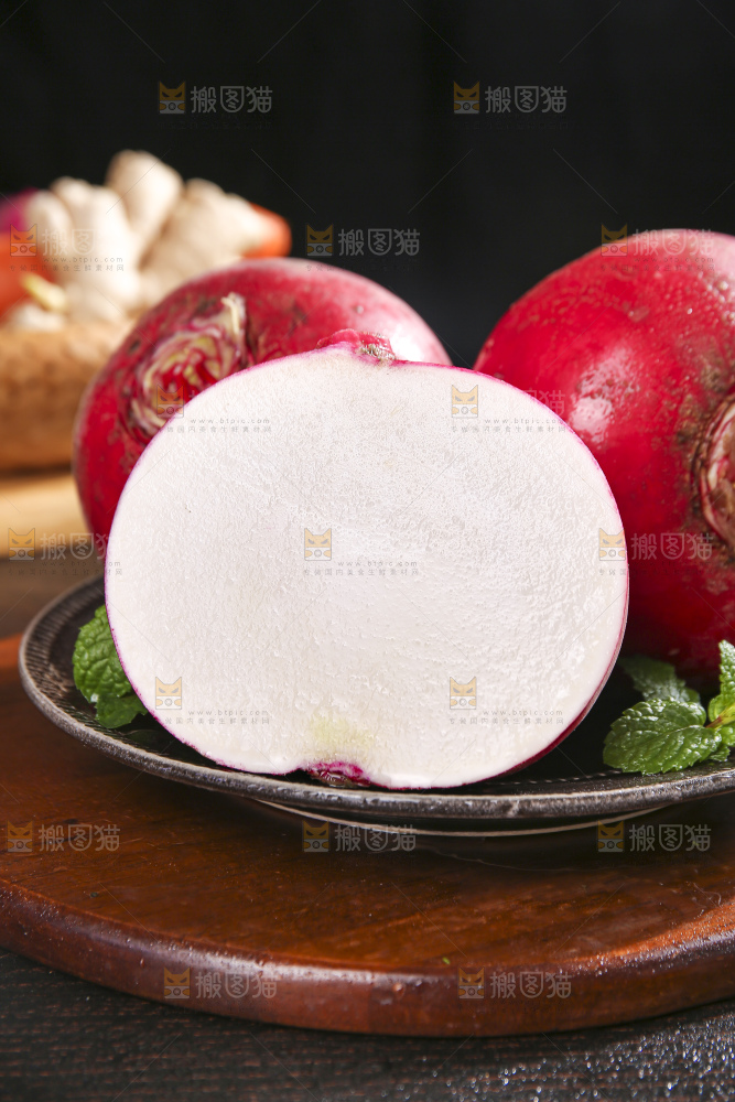 深底上的红萝卜