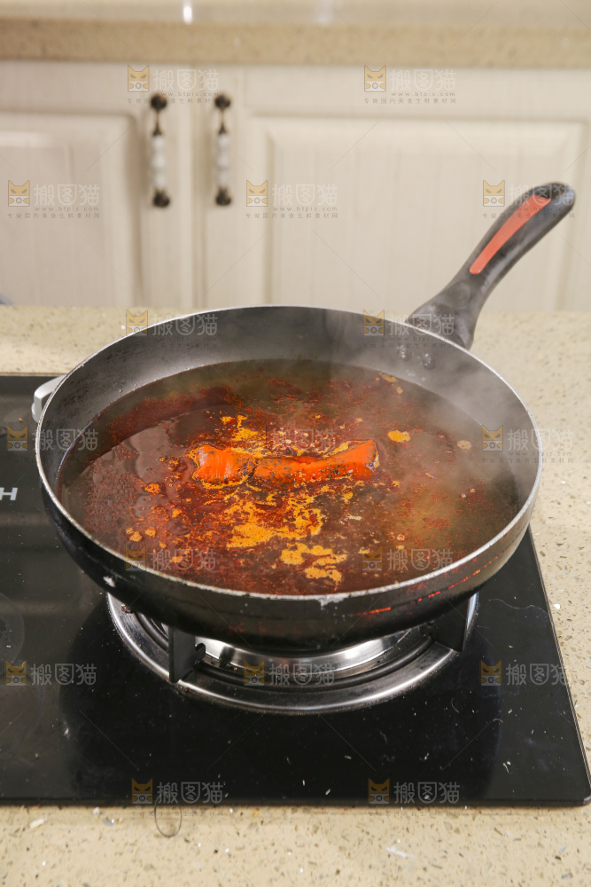 锅里的火锅底料