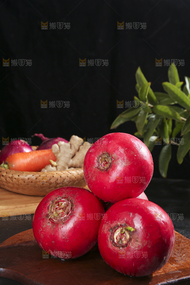 深底上的红萝卜