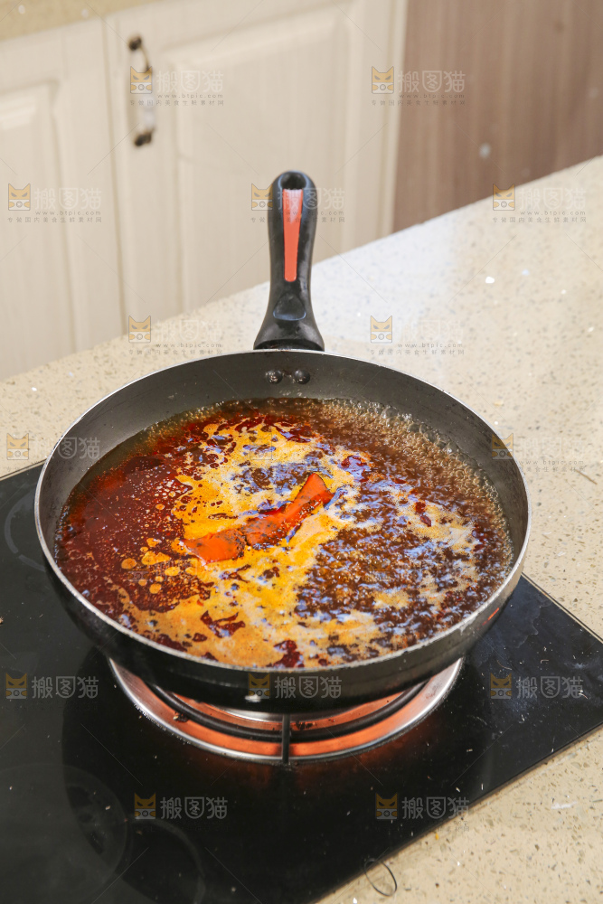 锅里的火锅底料