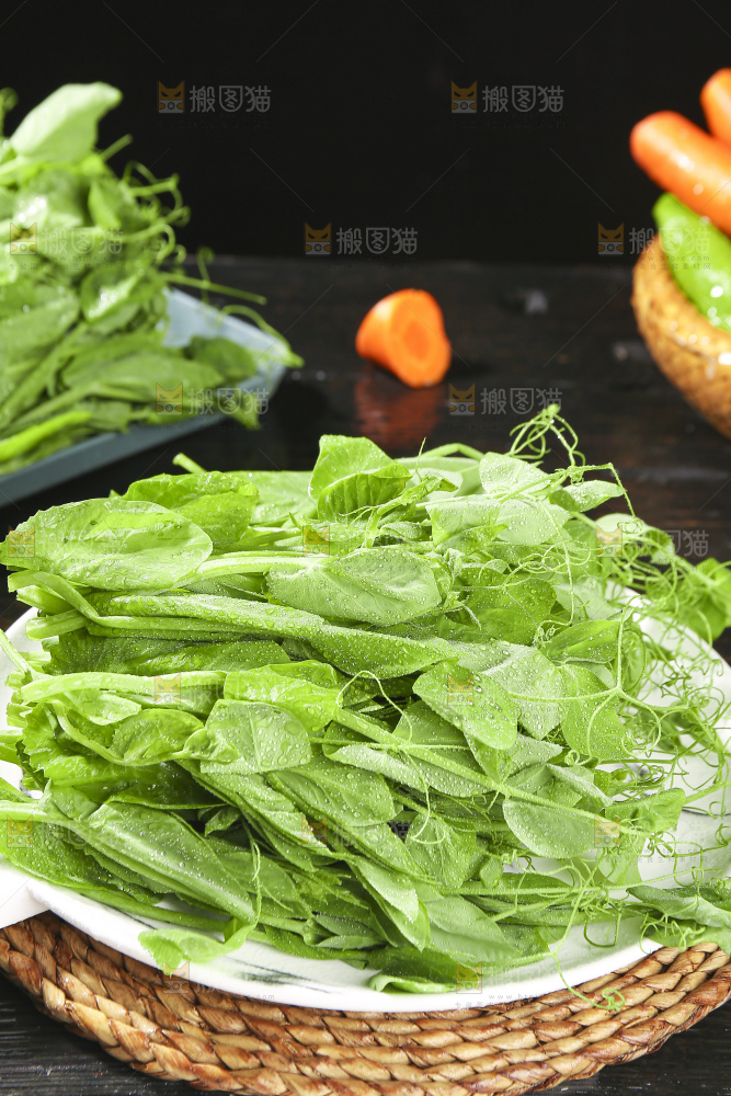 深底上的豌豆苗