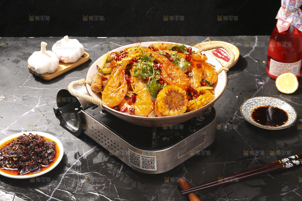 深底上的干锅大虾