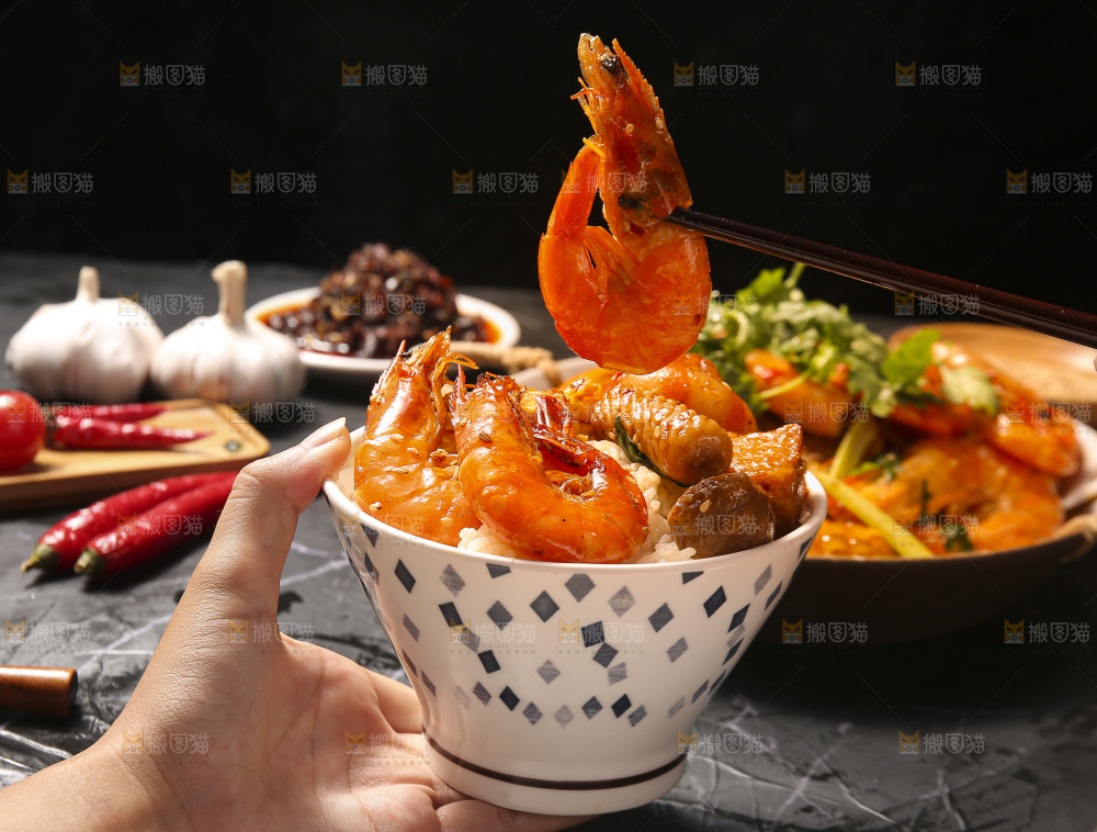 深底上的干锅大虾
