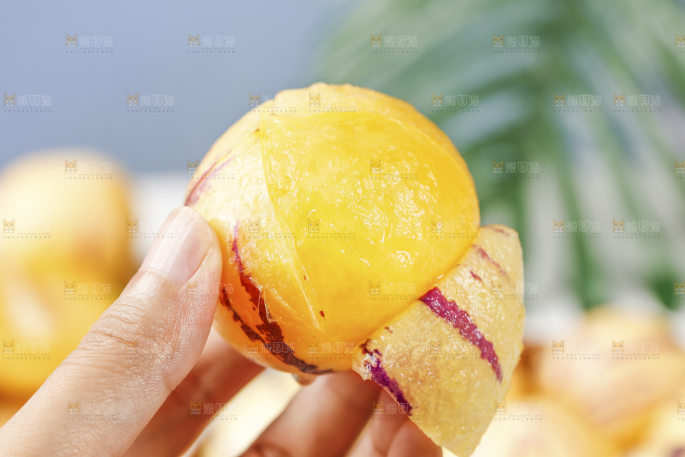 浅底上摆放着黄肉人参果