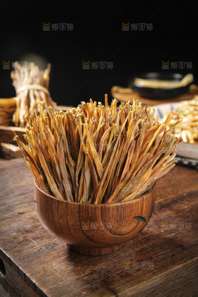 木底上的黄花菜