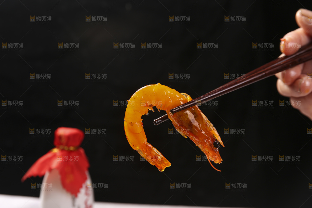深底上的干锅大虾