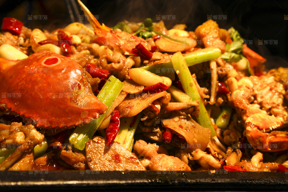 深底上的香辣肉蟹煲