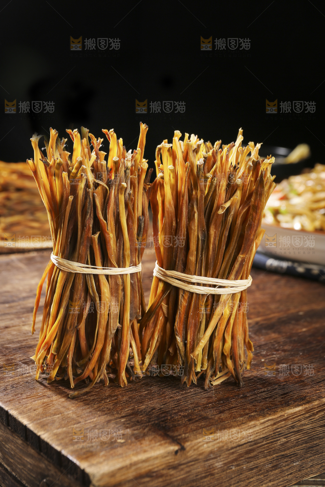 木底上的黄花菜