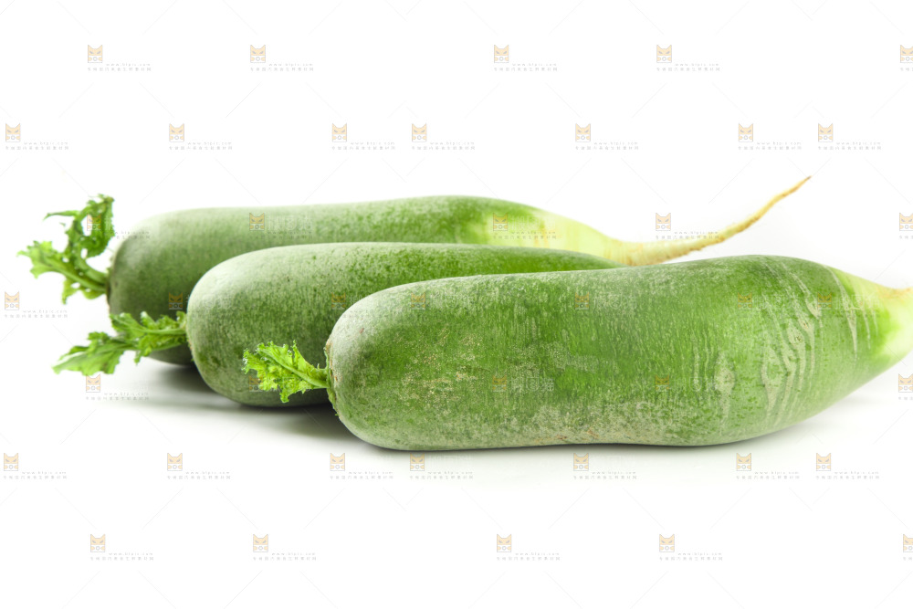 白底上的水果萝卜