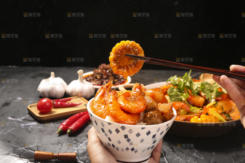 深底上的干锅大虾