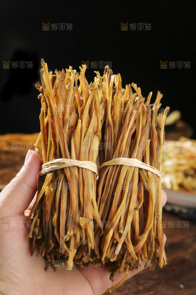 木底上的黄花菜