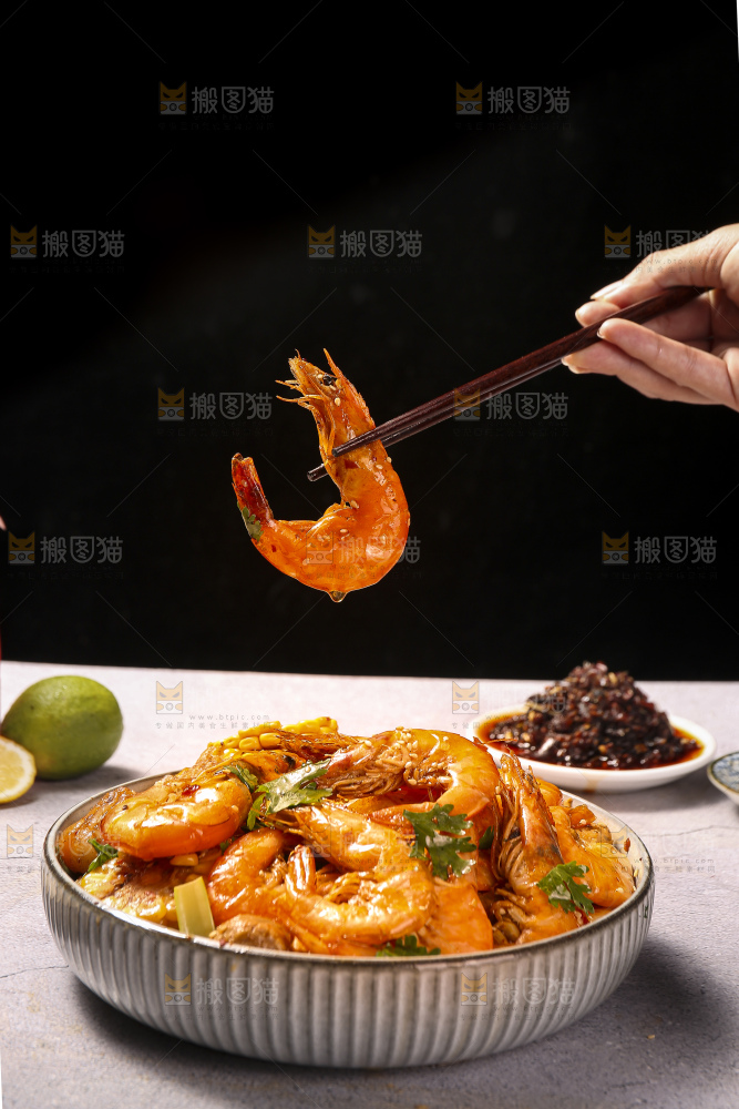 深底上的干锅大虾