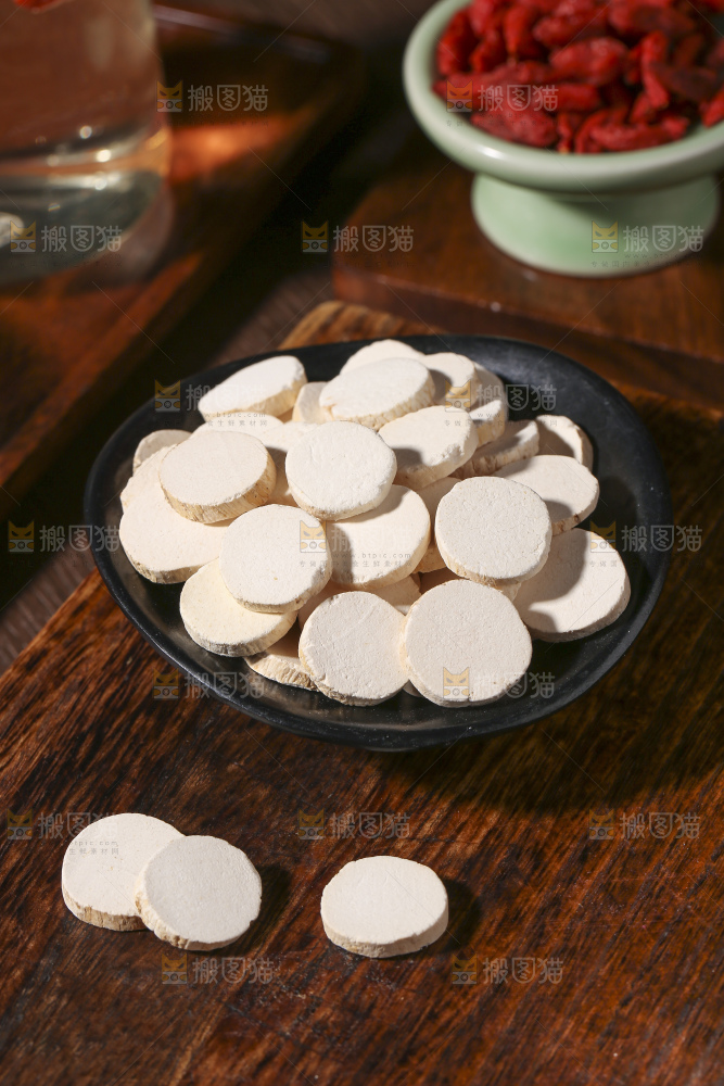 木底上的山药片