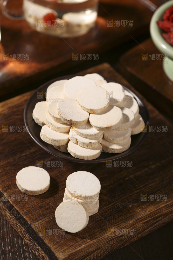 木底上的山药片