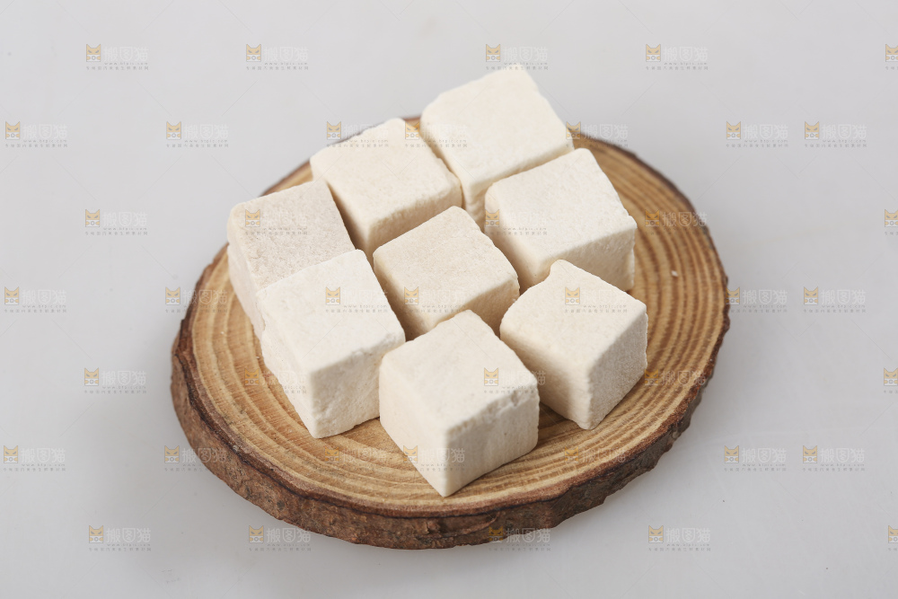 白底上的茯苓