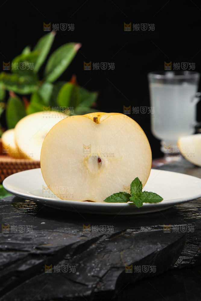 深底上放着的秋月梨
