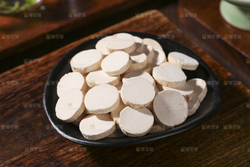 木底上的山药片