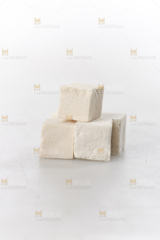 白底上的茯苓