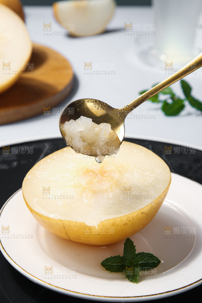 深底上放着的秋月梨