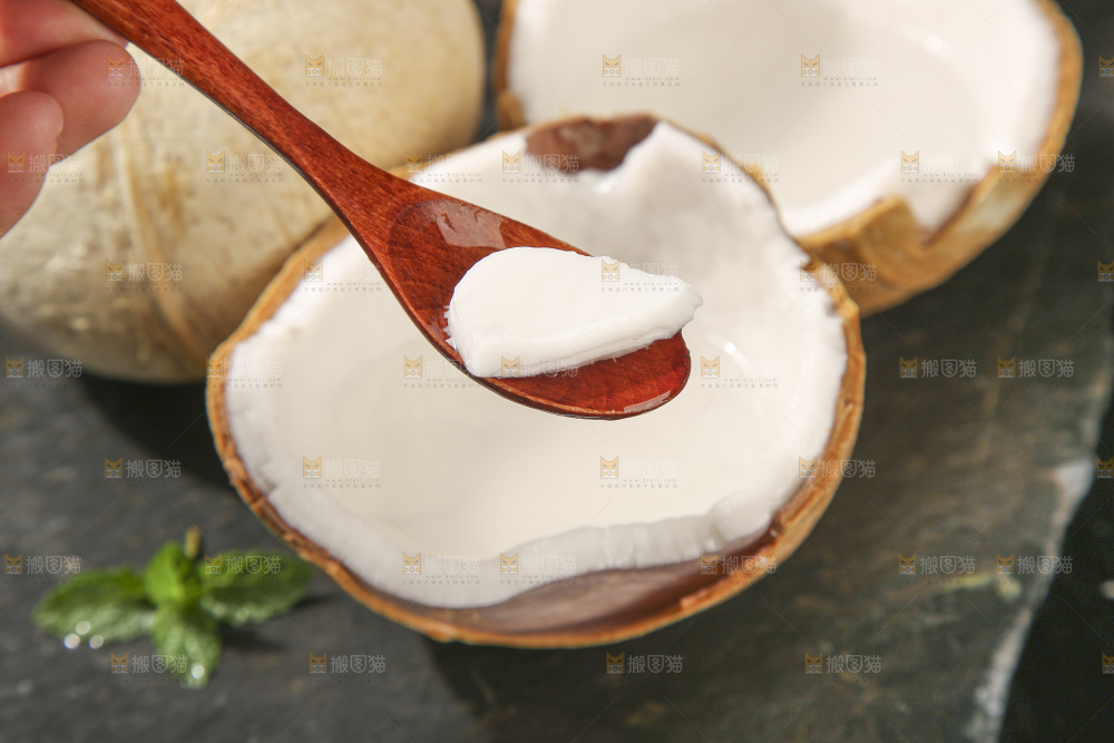 深底上的泰国进口烤椰