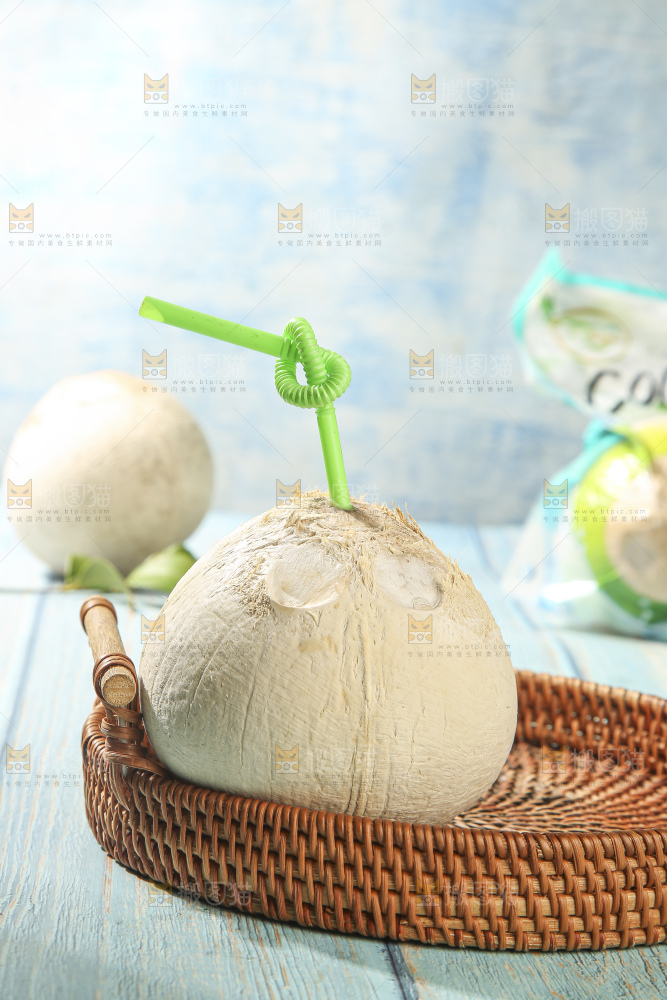 浅底上的泰国进口烤椰