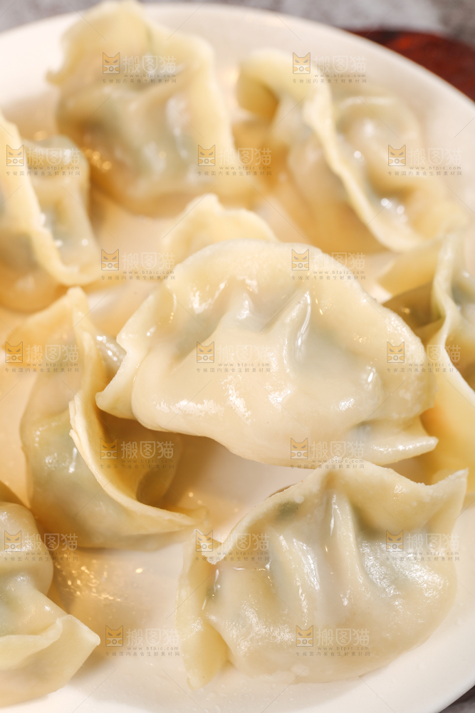 盘子里的手工水饺