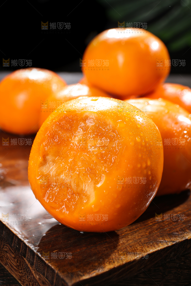 深底上的巧克力脆柿