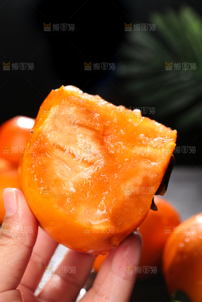 深底上的巧克力脆柿