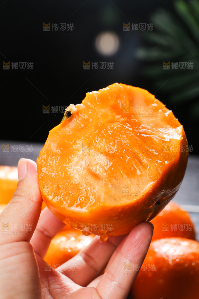 深底上的巧克力脆柿
