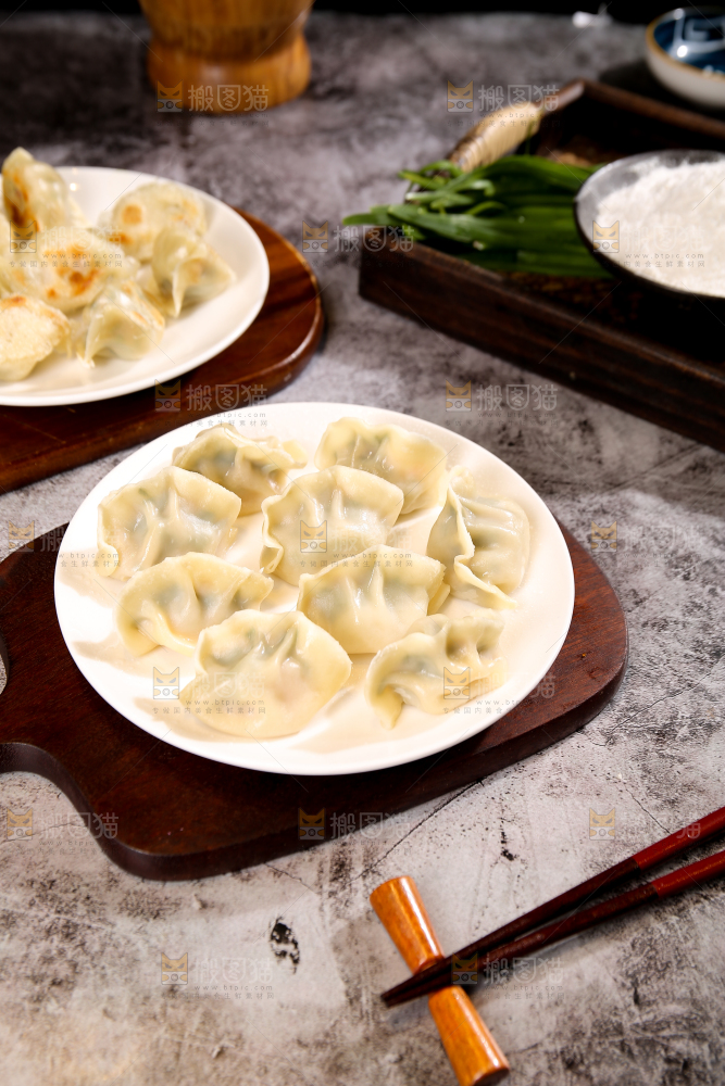 盘子里的手工水饺
