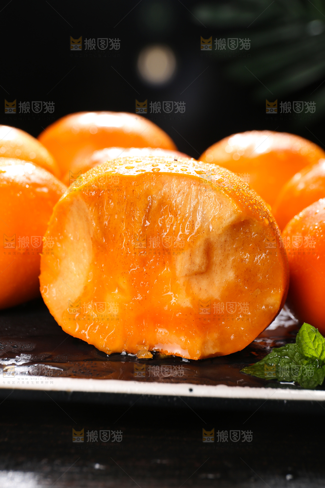 深底上的巧克力脆柿