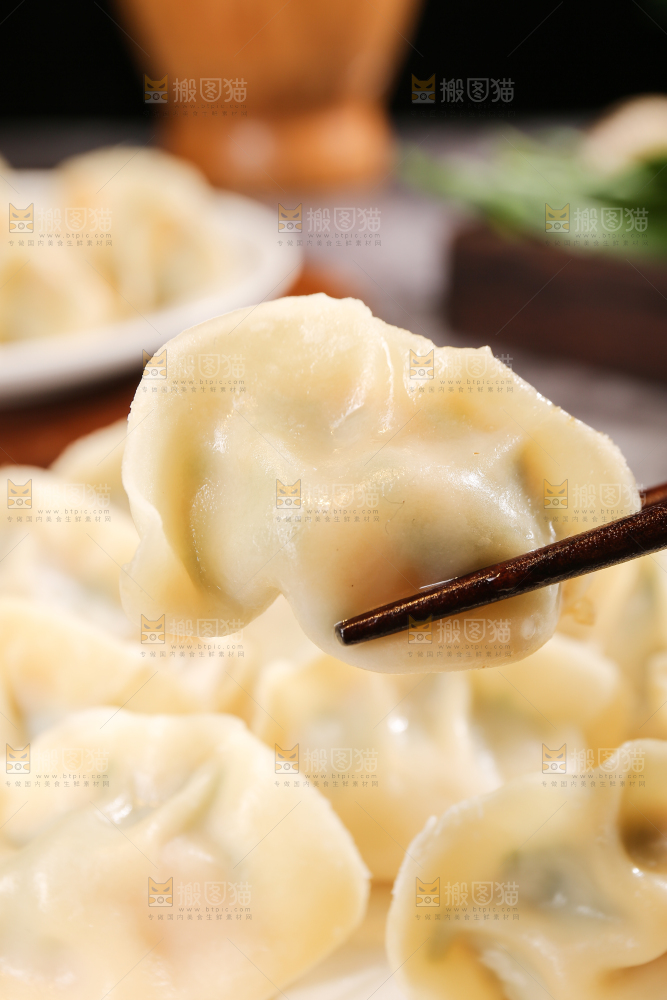 盘子里的手工水饺