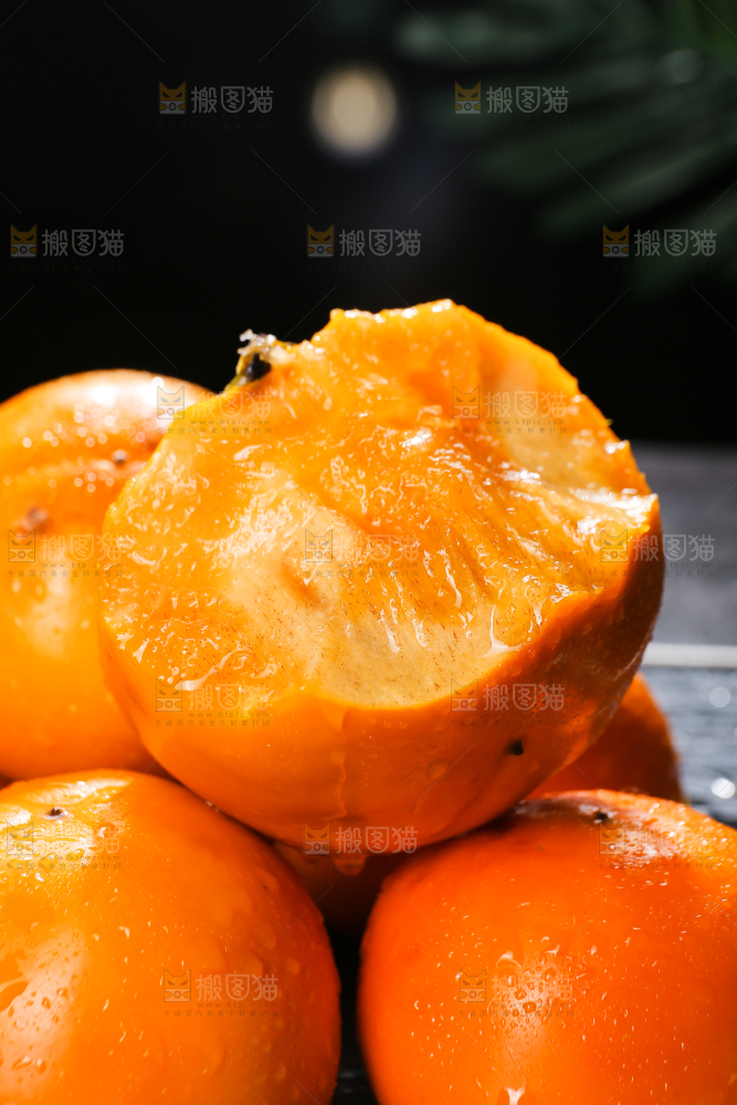 深底上的巧克力脆柿