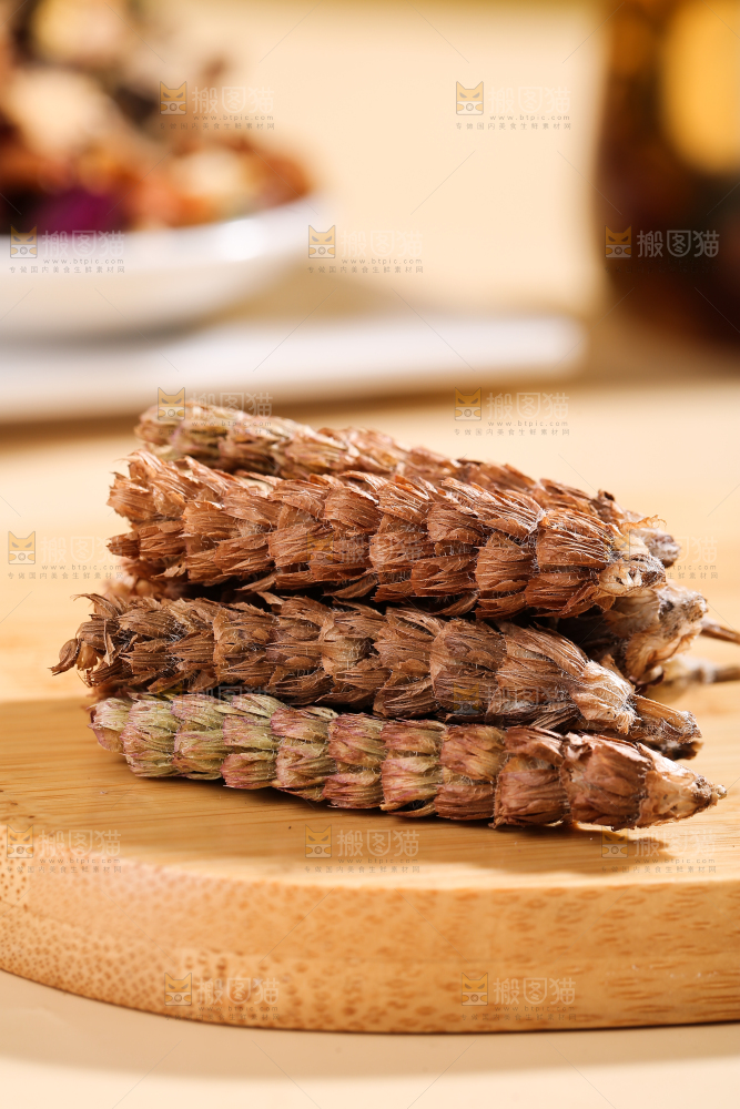 浅底上的夏枯草